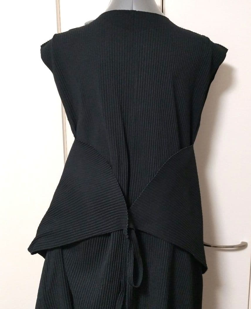 me byMIYAKE ISSEY 変形立体プリーツワンピース