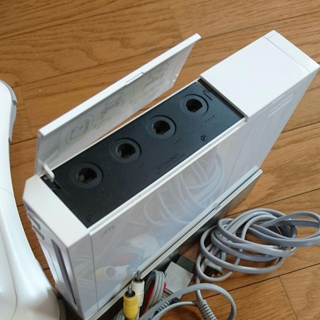 Wii本体 ソフト6本 コントローラー2本 ボード付き
