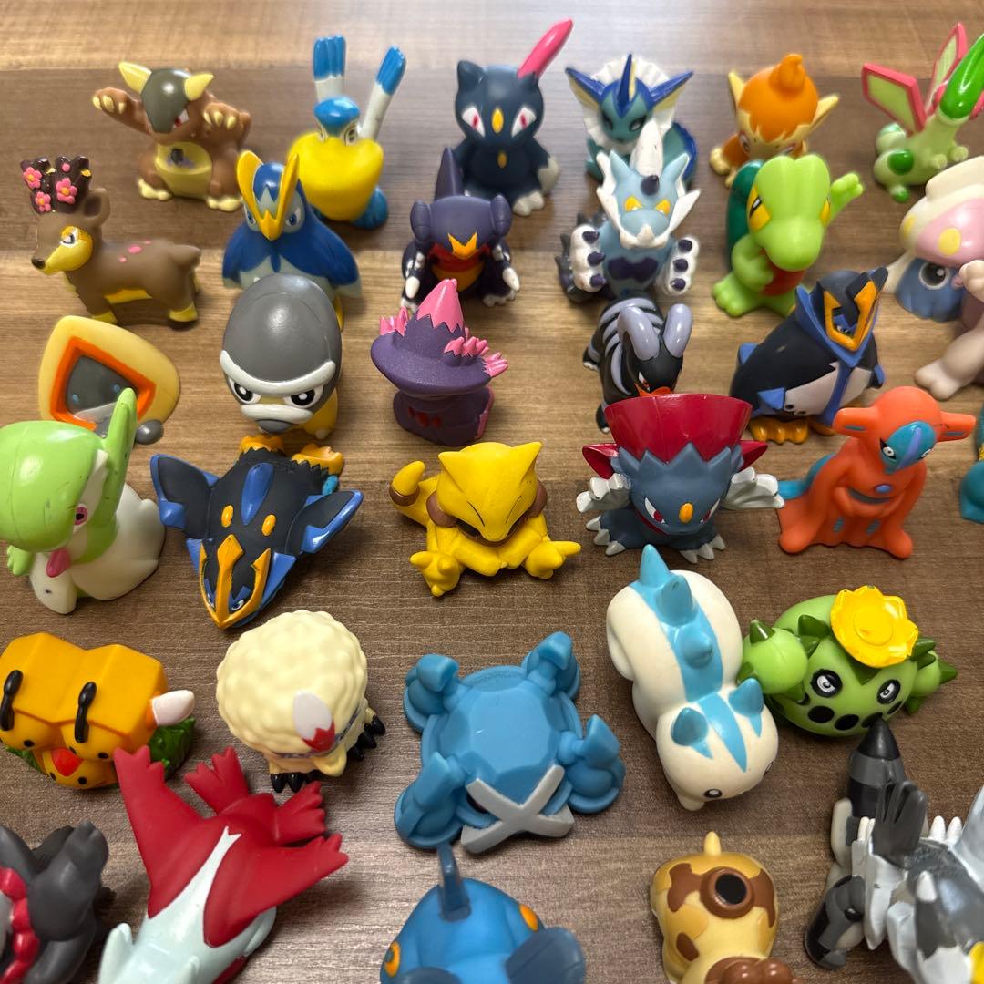 ポケモンフィギュア ソフビ　指人形　コレクション 100体