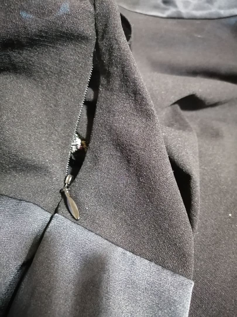 VIVIENNE TAM パワーネット黒ワンピ 刺繍 黒襟