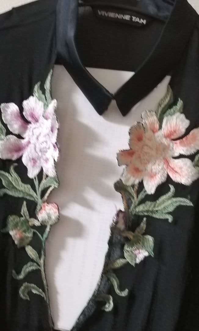 VIVIENNE TAM パワーネット黒ワンピ 刺繍 黒襟