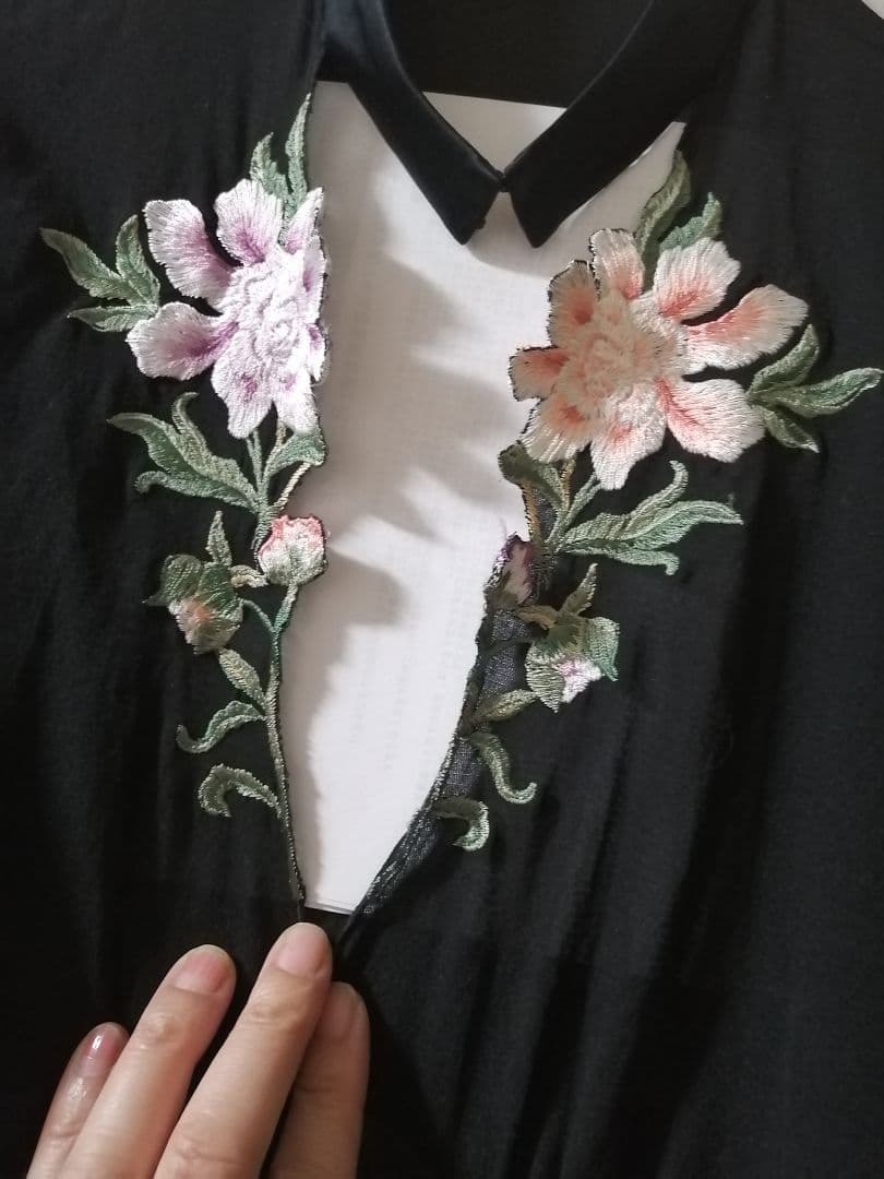 VIVIENNE TAM パワーネット黒ワンピ 刺繍 黒襟