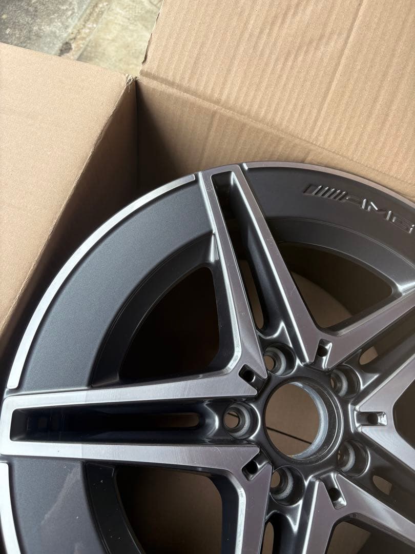 美品！メルセデスベンツAMG 純正アルミホイール　W206 8.5j-18