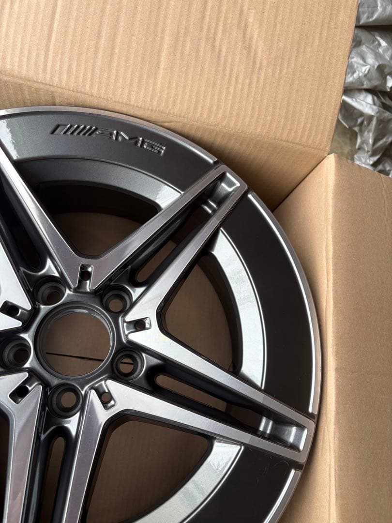 美品！メルセデスベンツAMG 純正アルミホイール　W206 8.5j-18