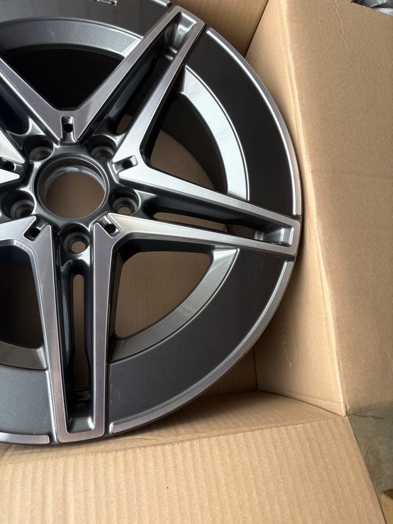 美品！メルセデスベンツAMG 純正アルミホイール　W206 8.5j-18