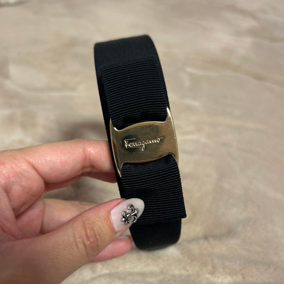 【美品】Ferragamo フェラガモ　カチューシャ　ゴールドバックル