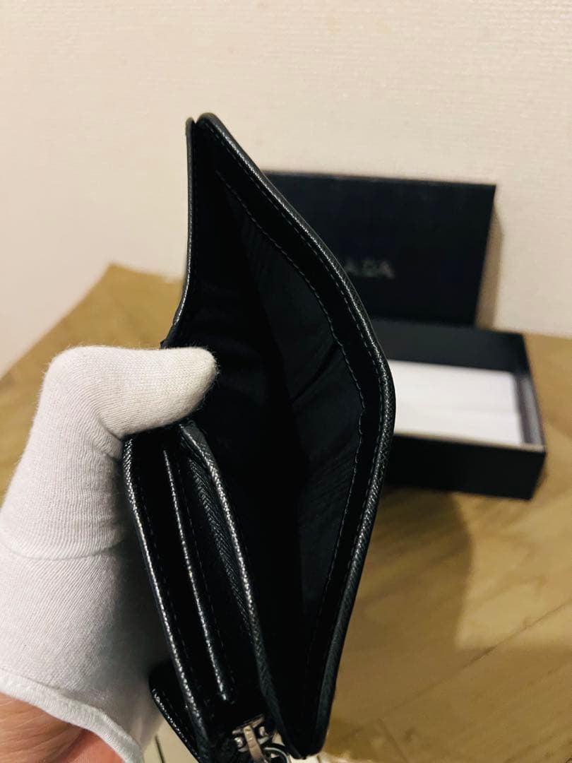 マグロ 　PRADA ブラック 三つ折り財布