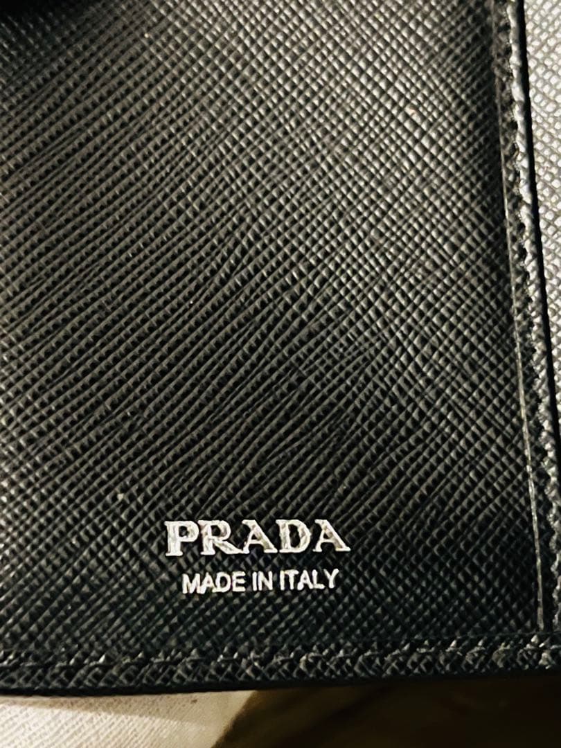 マグロ 　PRADA ブラック 三つ折り財布