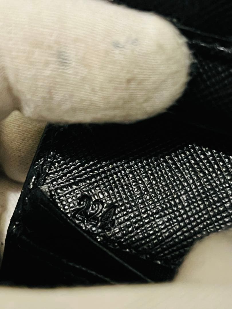 マグロ 　PRADA ブラック 三つ折り財布
