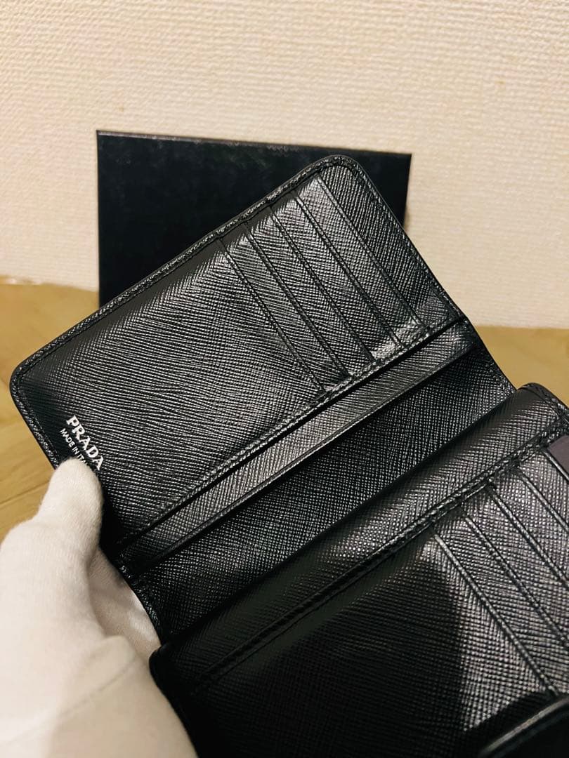 マグロ 　PRADA ブラック 三つ折り財布