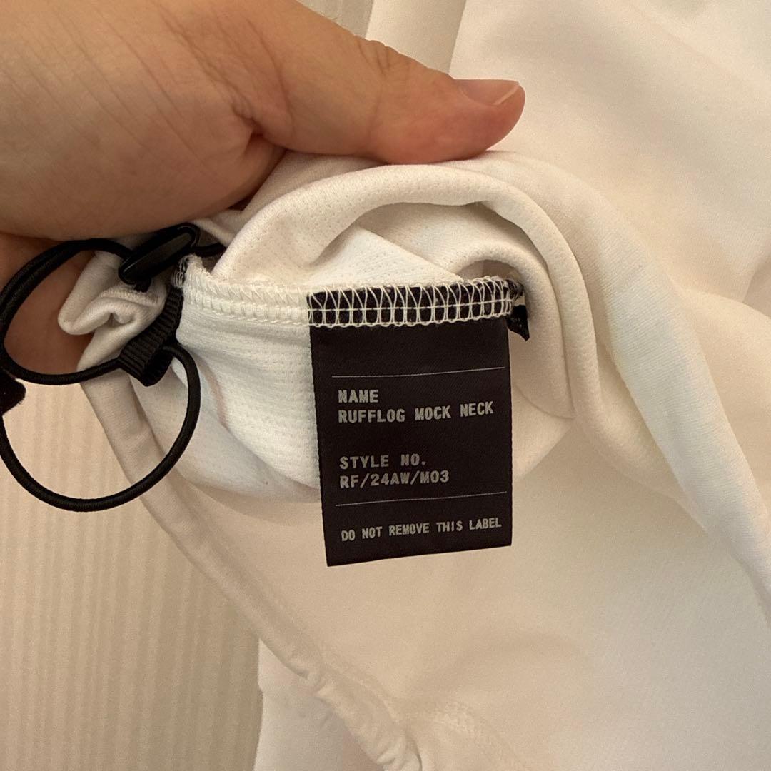 RUFFLOG L/S FRONT LOGO MOCK WHITE Mサイズ