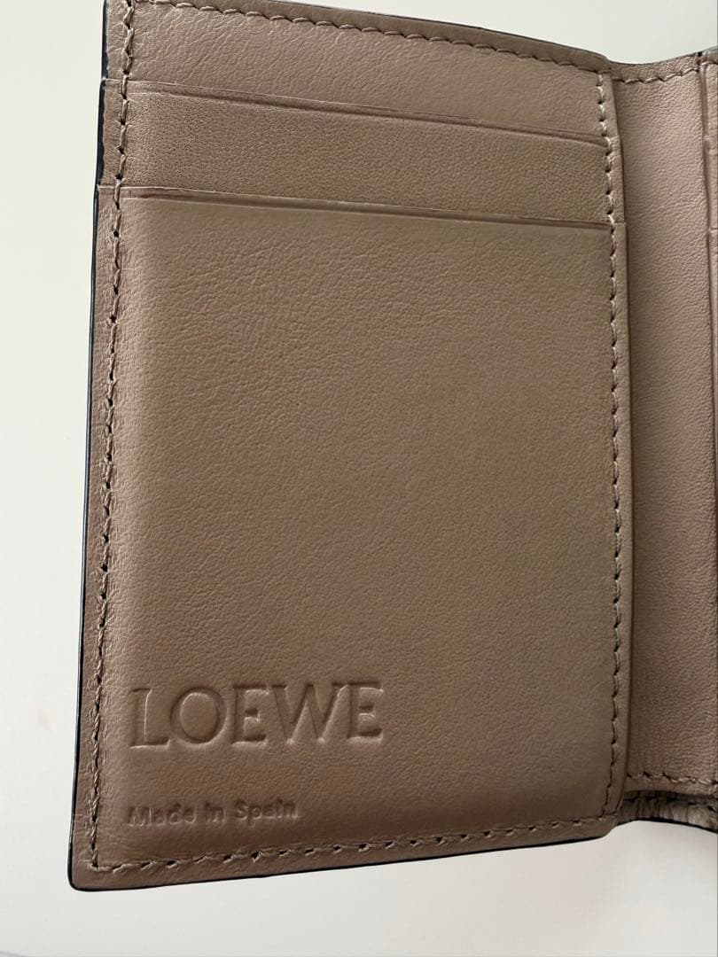 yuu　LOEWE グレー 三つ折り財布