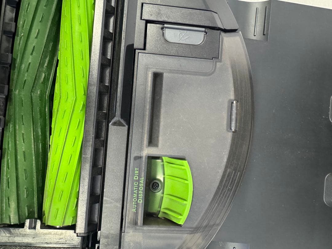 【動品】iRobot Roomba j7+ ロボット掃除機本体　ルンバ