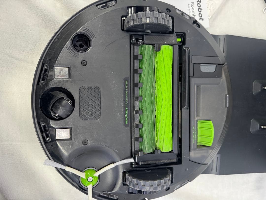 【動品】iRobot Roomba j7+ ロボット掃除機本体　ルンバ