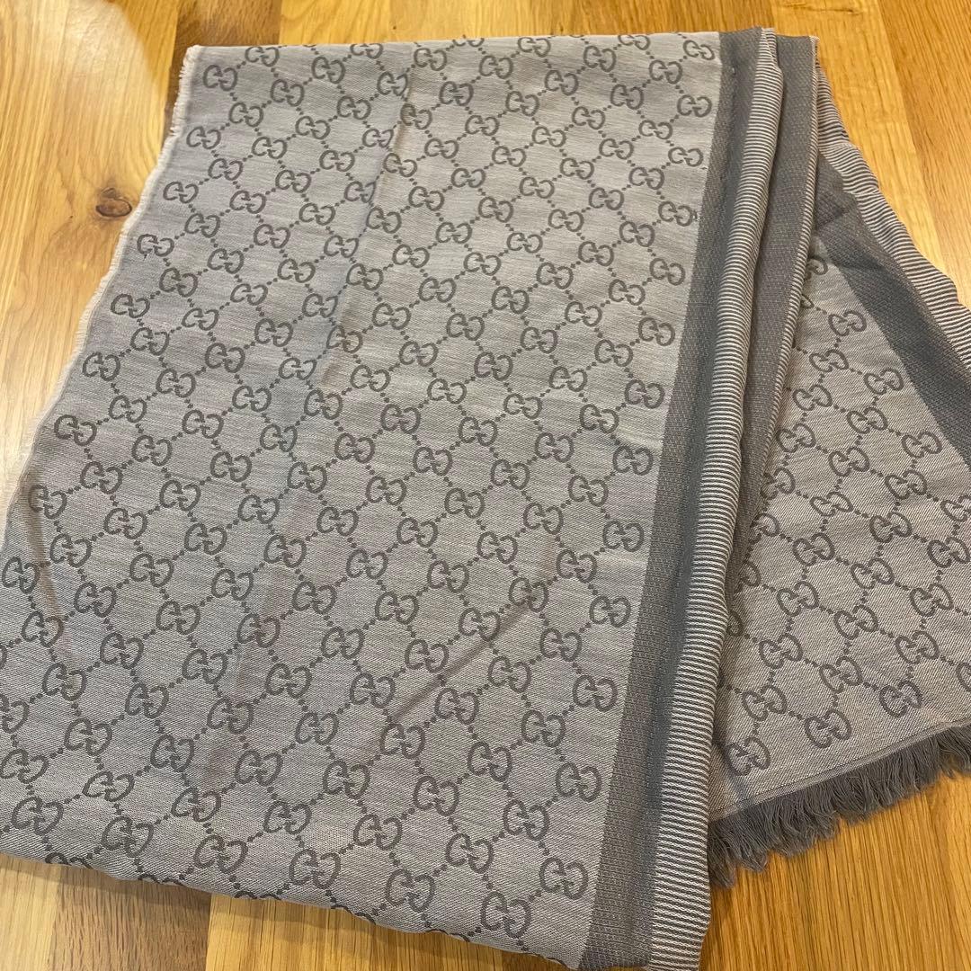 GUCCI グッチ 大判ストール ロゴ グレー