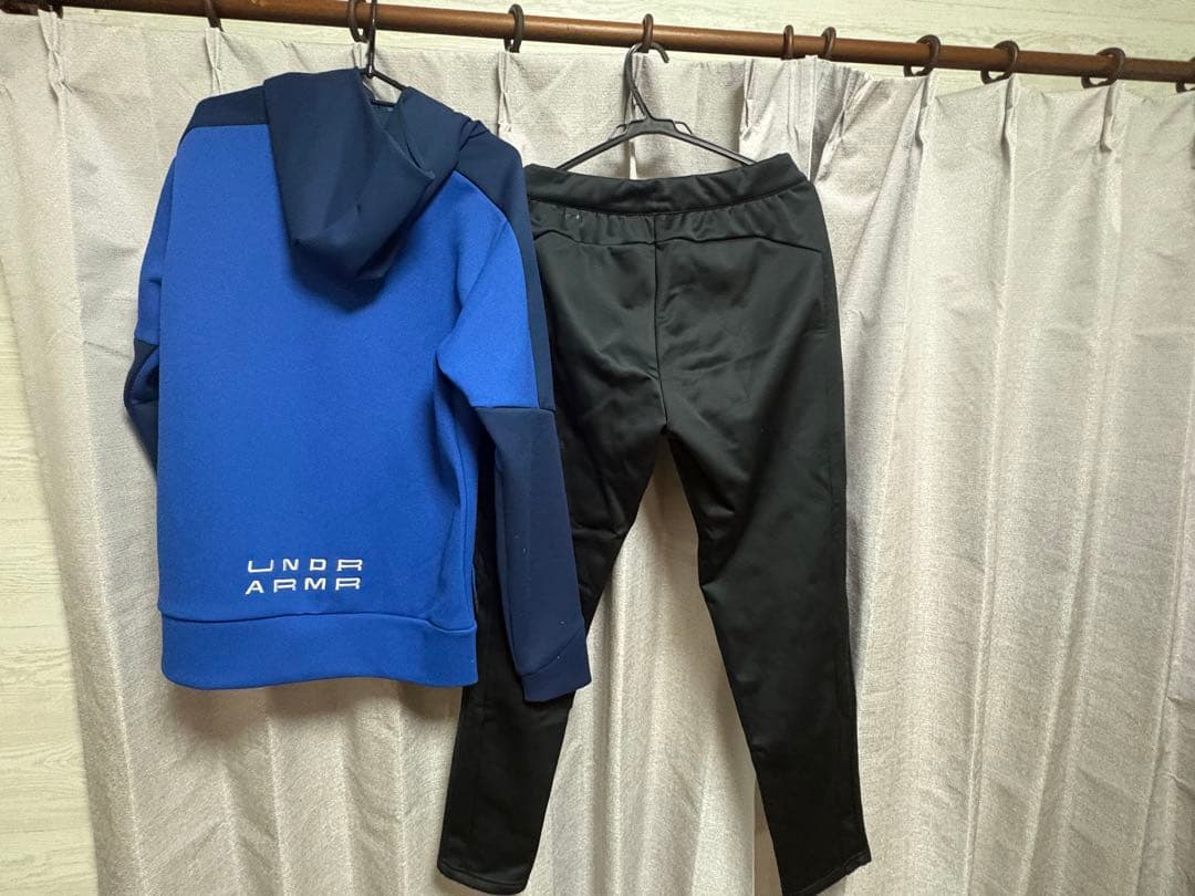 早い者勝ちUnder Armour ジャージ上下セット 青/黒