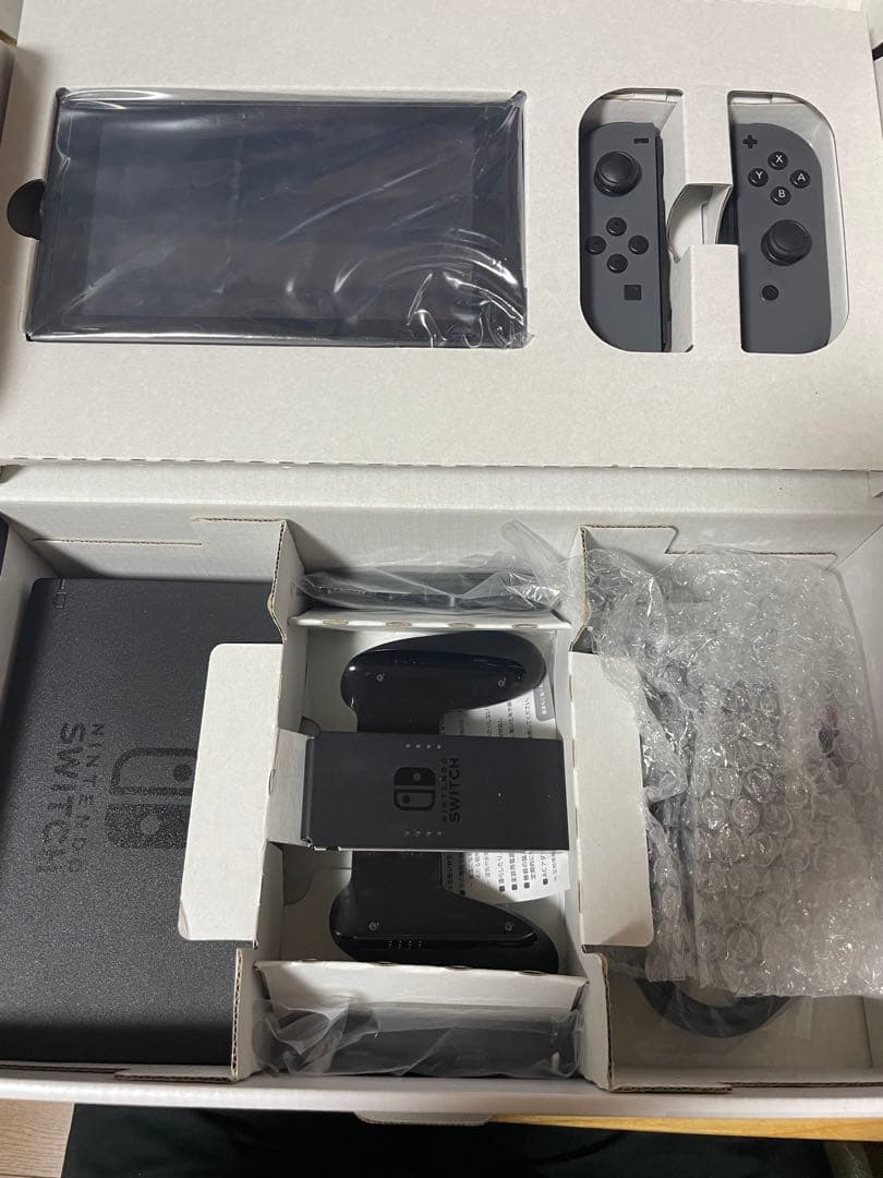 第一世代Nintendo Switch + Octopath Traveler