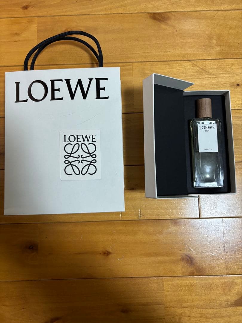 LOEWE 001 WOMAN 香水