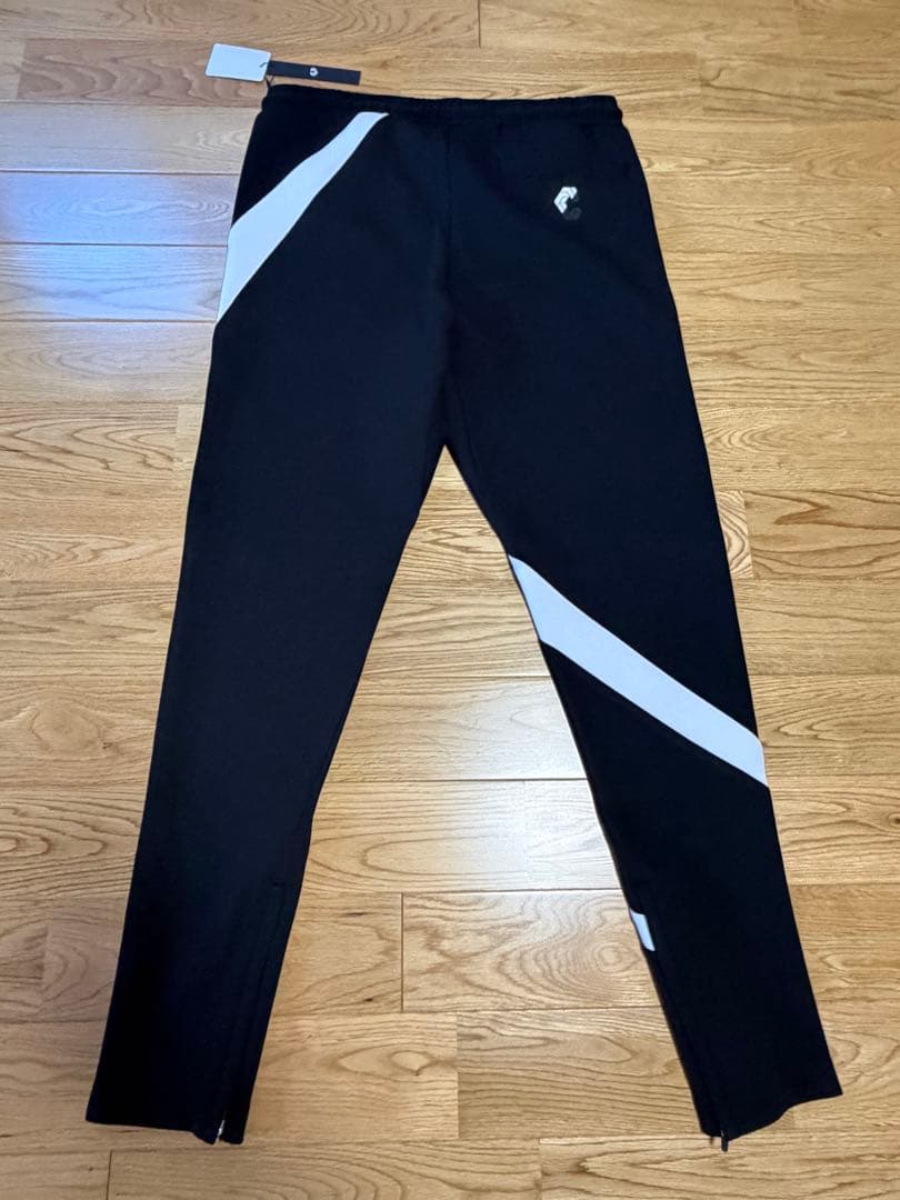 新品！CRONOS ブラック フィットパンツ