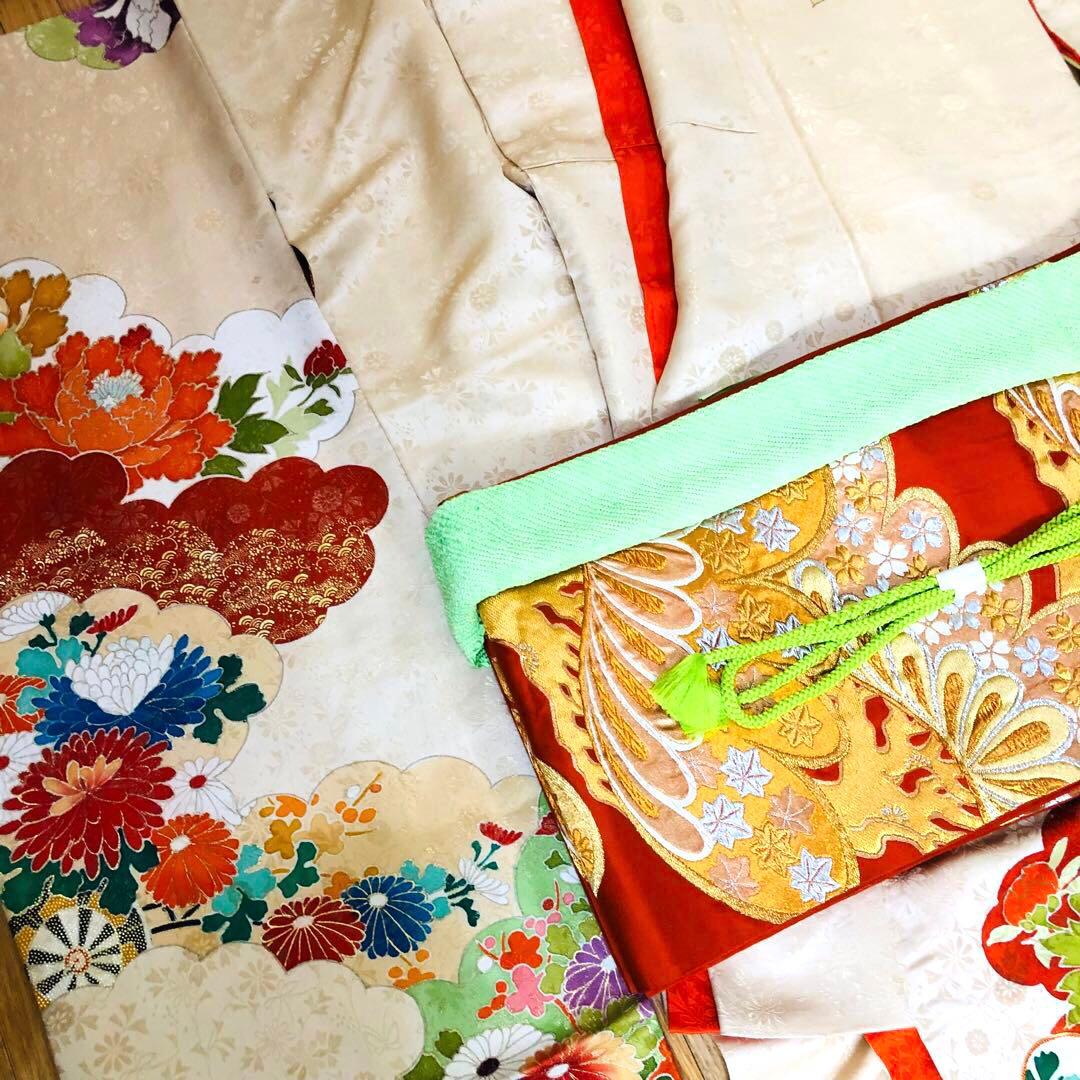 正絹振袖フルセット‼️愛らしいクリーム豪華絢爛菊梅薔薇金糸刺繍見惚れる⭐︎金彩金箔