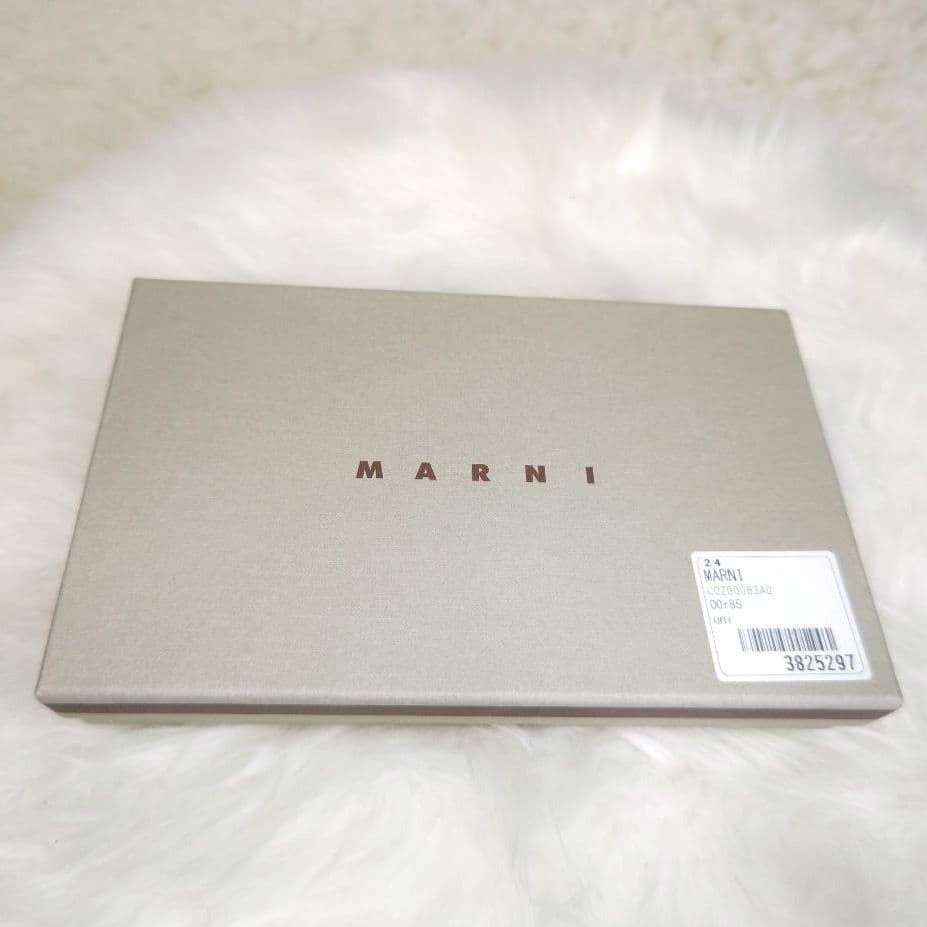 マルニ　牛革　レザー　ネック ストラップ　ネック レス　アクセサリー