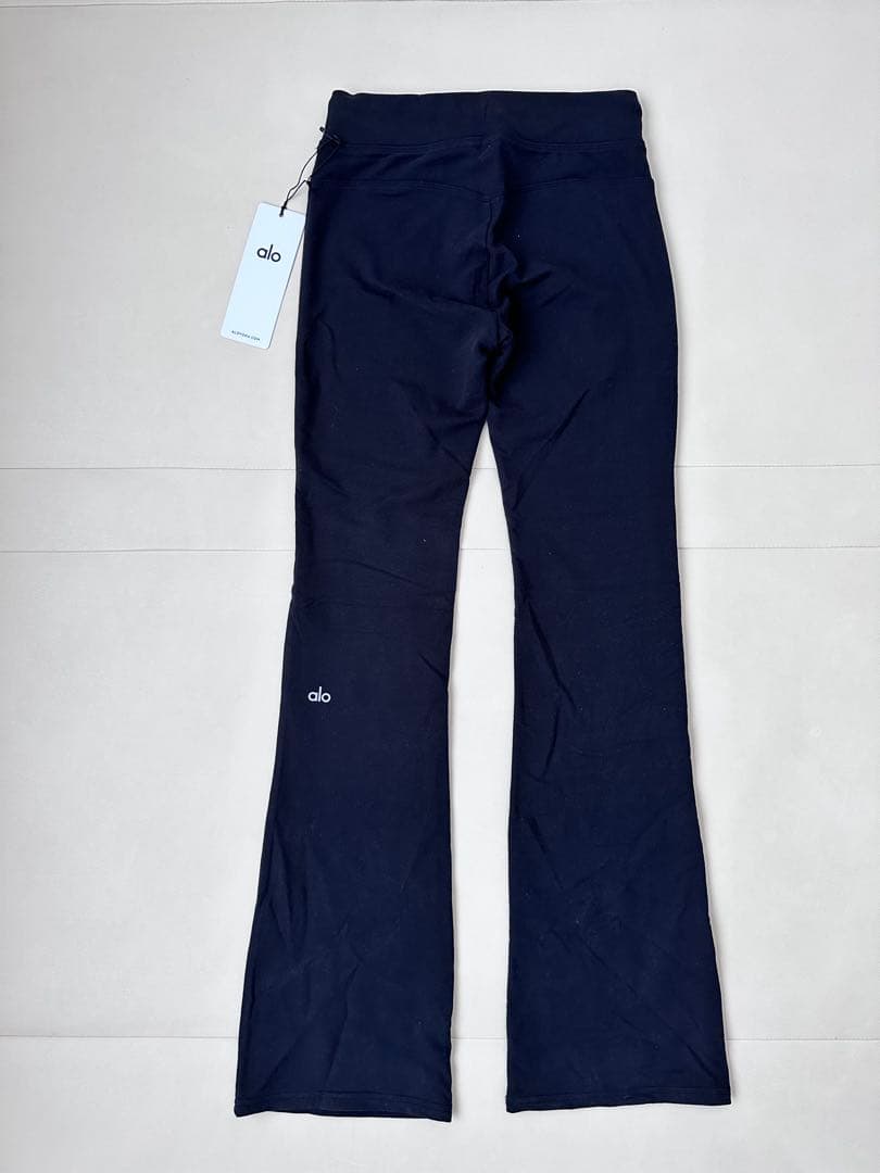 新品未使用【alo】Sway Bootcut Sweatpant ブラック