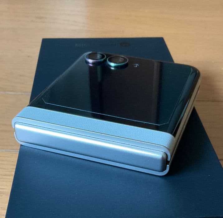 motorola razr50 サンドクリーム 本体・ケース×10個