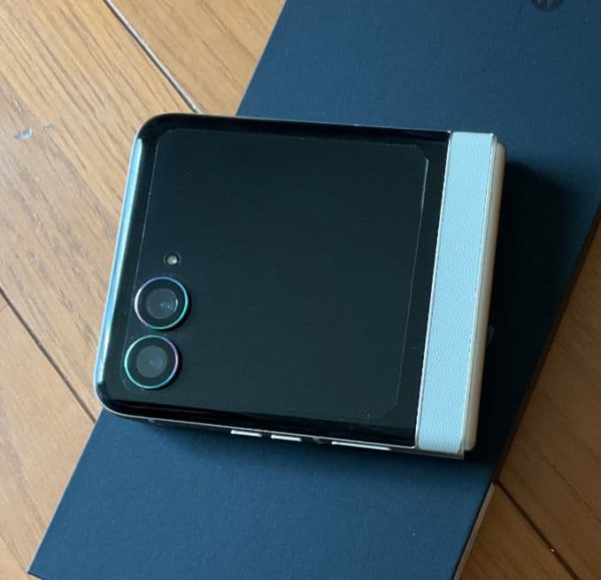 motorola razr50 サンドクリーム 本体・ケース×10個