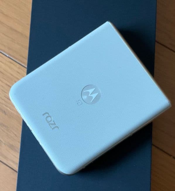 motorola razr50 サンドクリーム 本体・ケース×10個