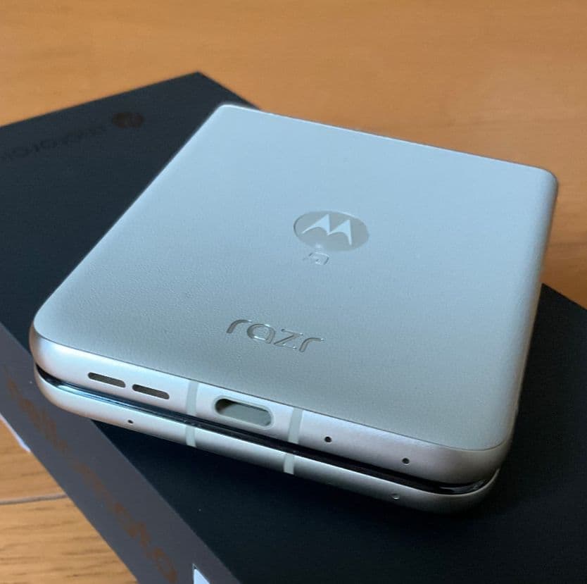 motorola razr50 サンドクリーム 本体・ケース×10個