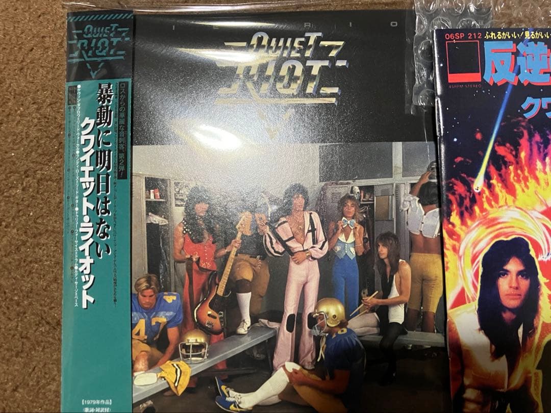 Quiet Riot 1st.2nd CD＋ブックレット・バッジ2個　収納box