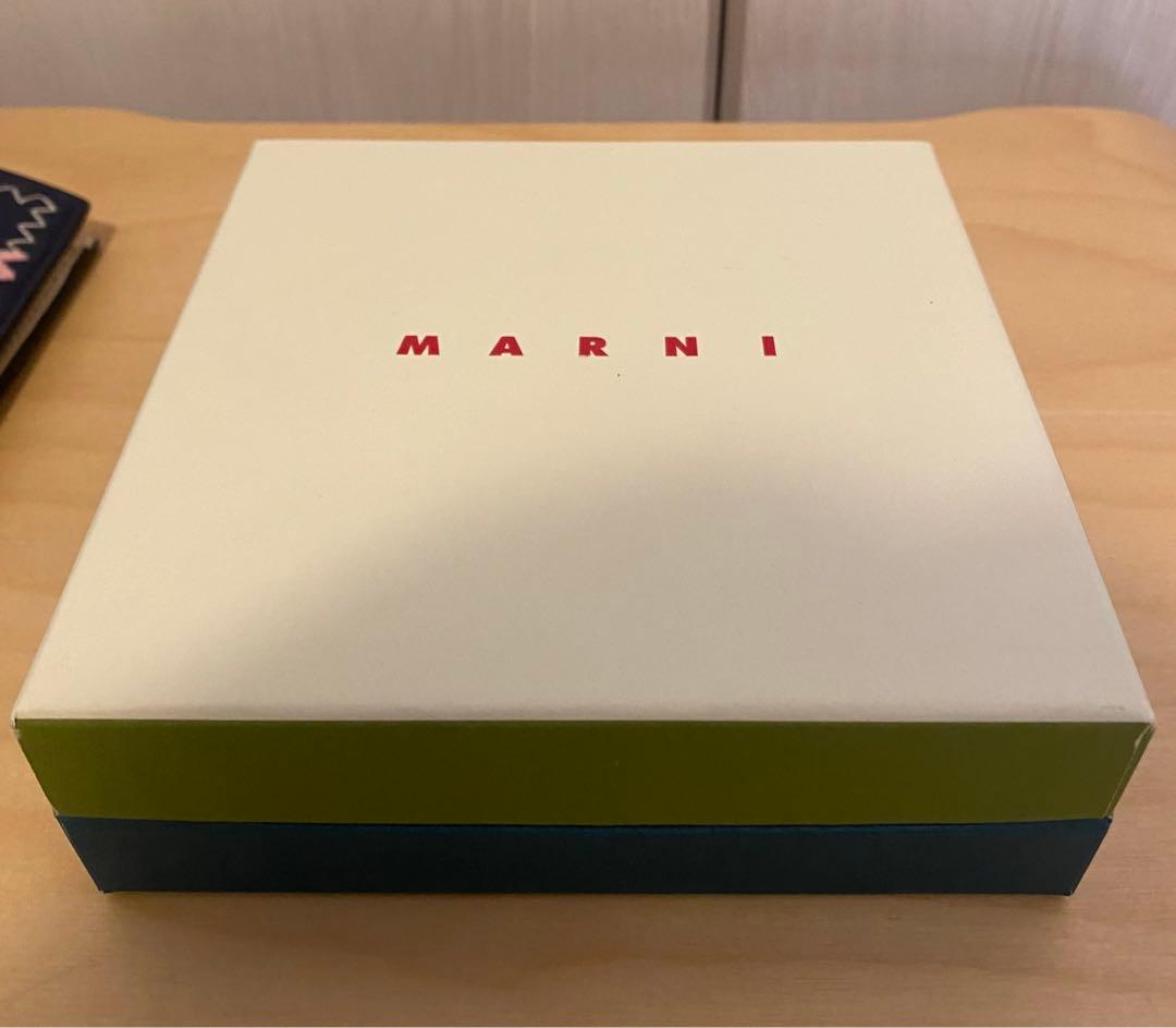二つ折りウォレット、マルニシンボル刺繍入り 定価¥ 86,900 新品未使用品
