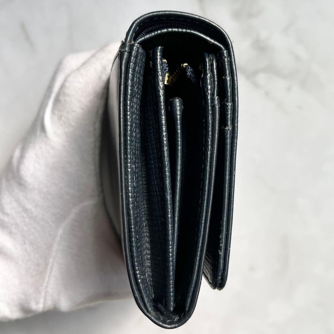 アニエスベー エンボスレザー 二つ折り財布 ネイビー