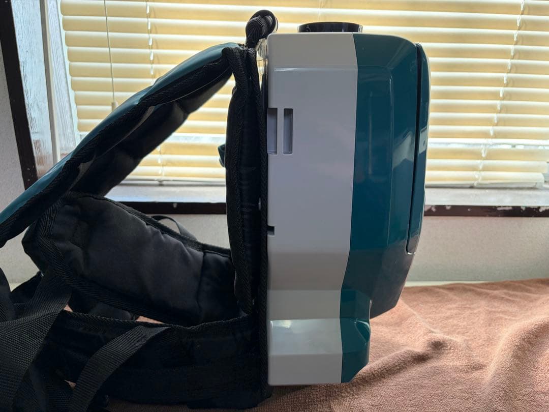 レッドさんmakita 充電式背負クリーナー　VC261D