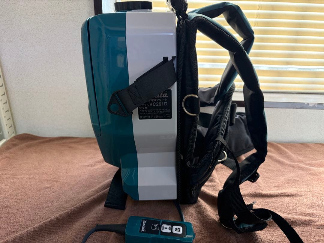レッドさんmakita 充電式背負クリーナー　VC261D