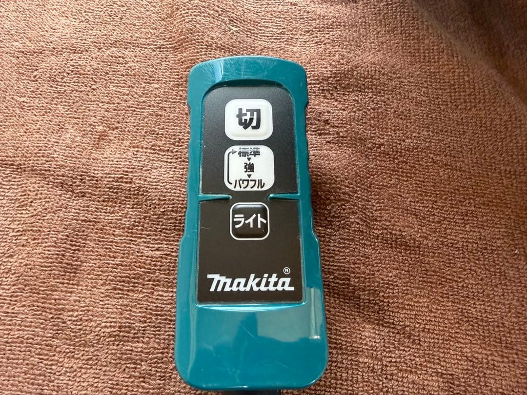 レッドさんmakita 充電式背負クリーナー　VC261D