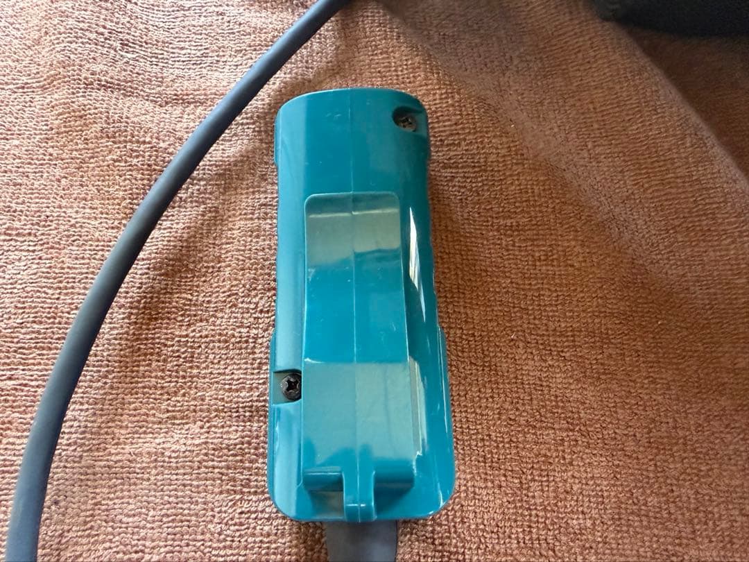 レッドさんmakita 充電式背負クリーナー　VC261D