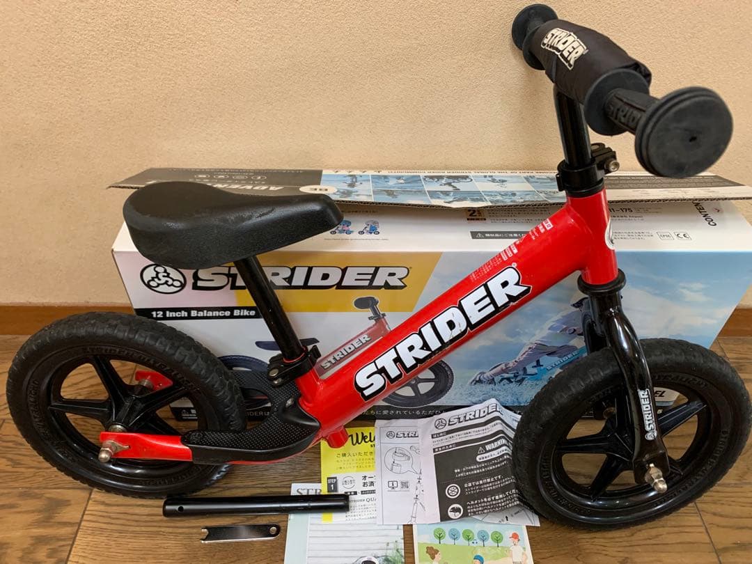 STRIDER ストライダー スポーツモデル　レッド 12インチ
