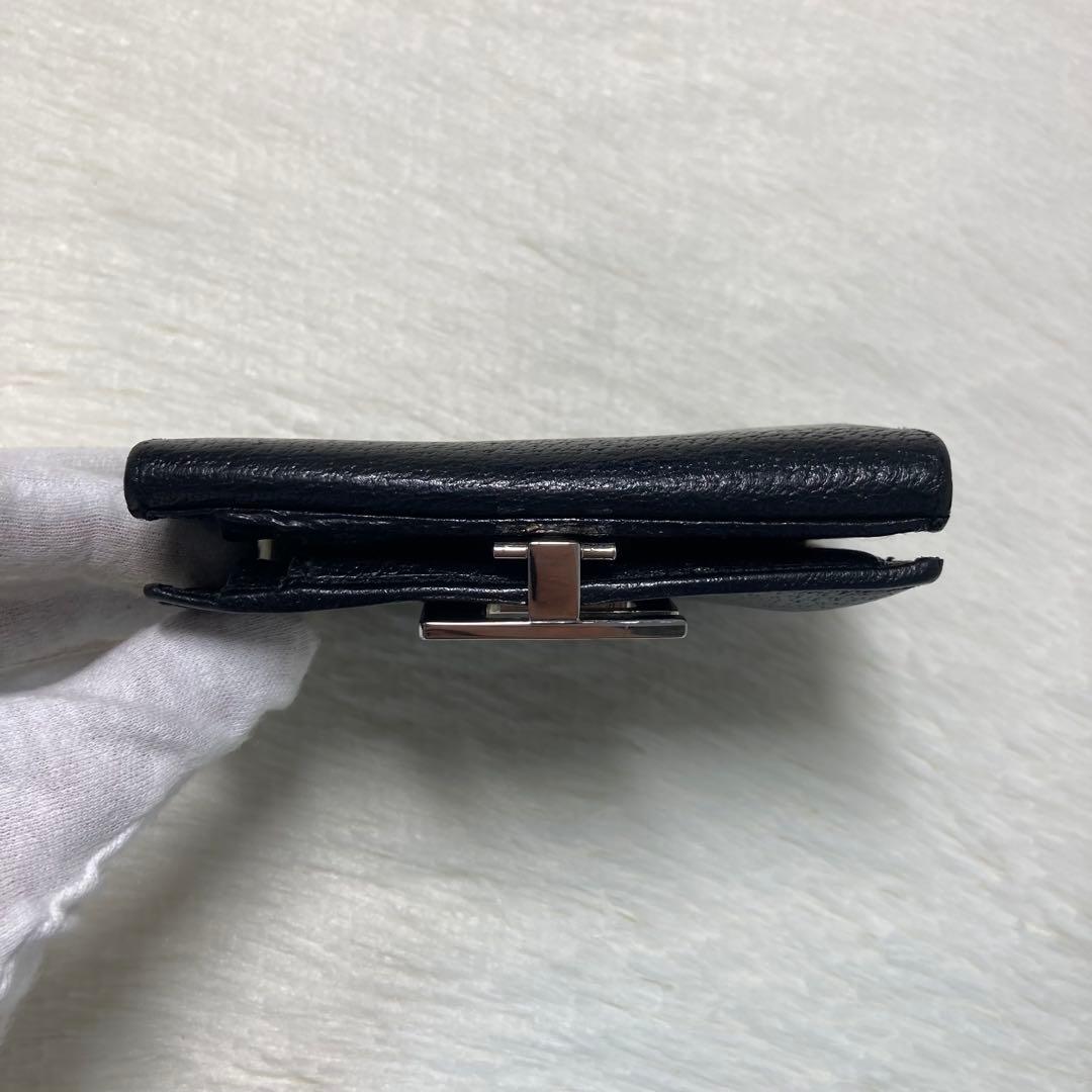 お買い得品　美品　GUCCI グッチ　二つ折り　財布　シルバー　金具　黒　レザー
