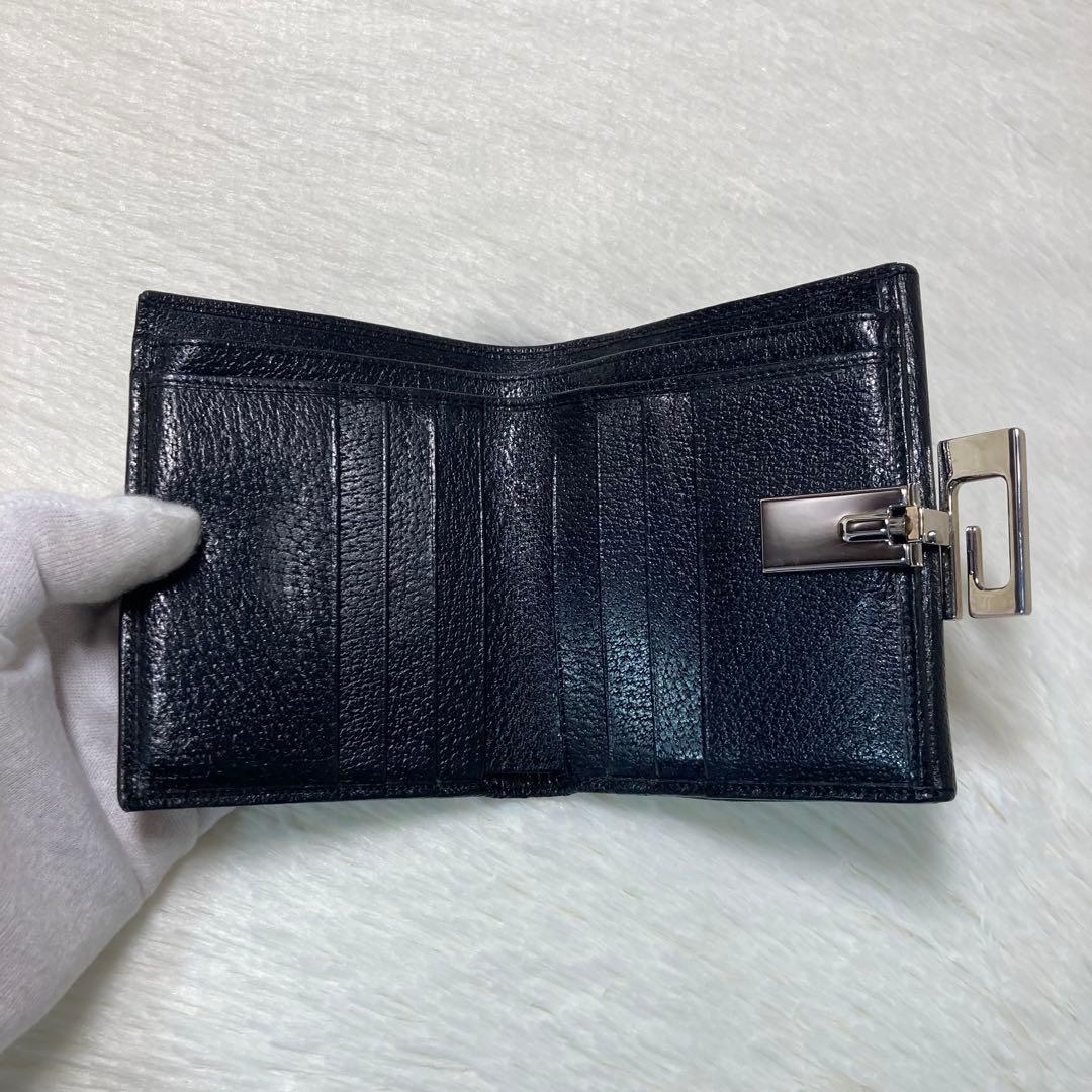 お買い得品　美品　GUCCI グッチ　二つ折り　財布　シルバー　金具　黒　レザー