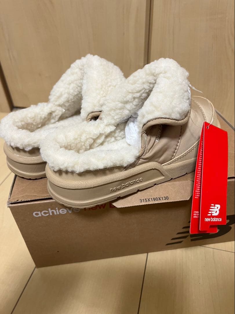 New Balance ムートンブーツ ベージュ