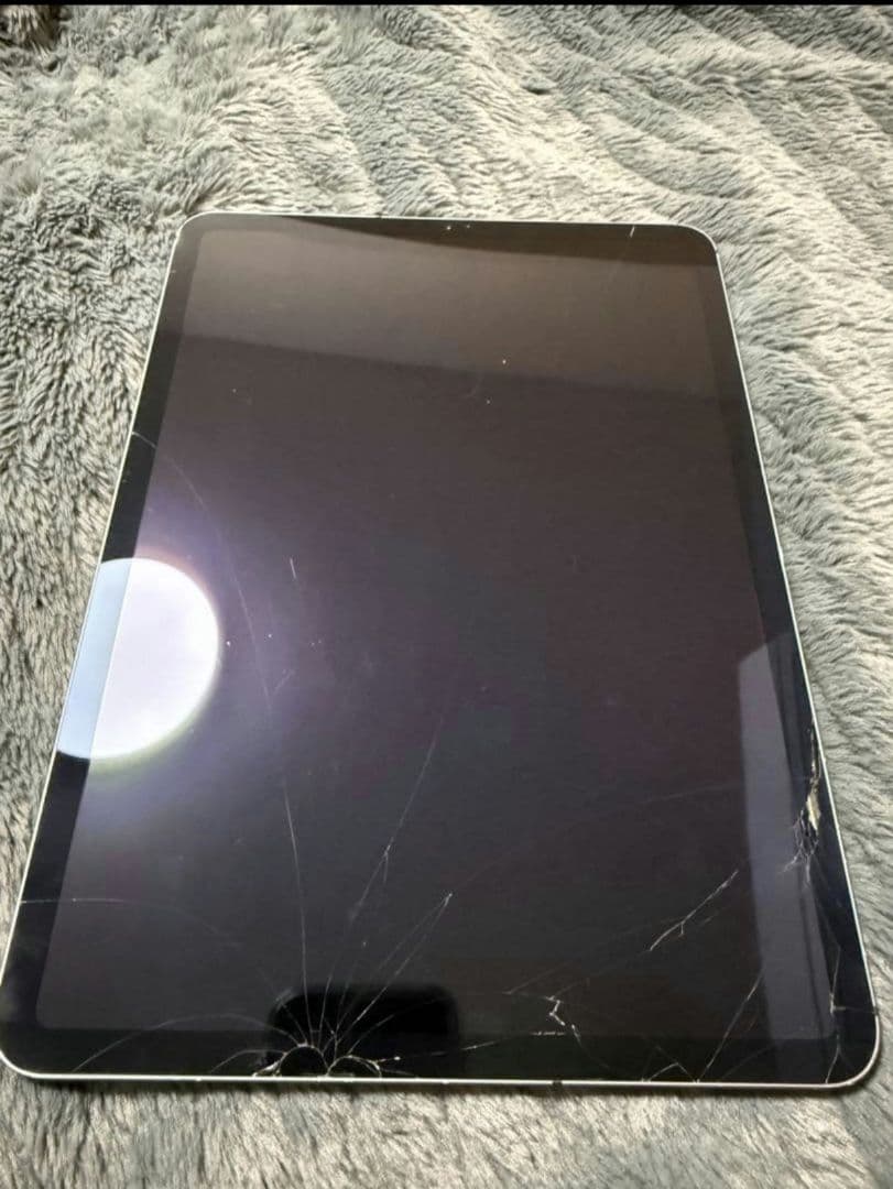 iPad Pro(11インチ)Cellular本体 画面にひび＋キーボードケース