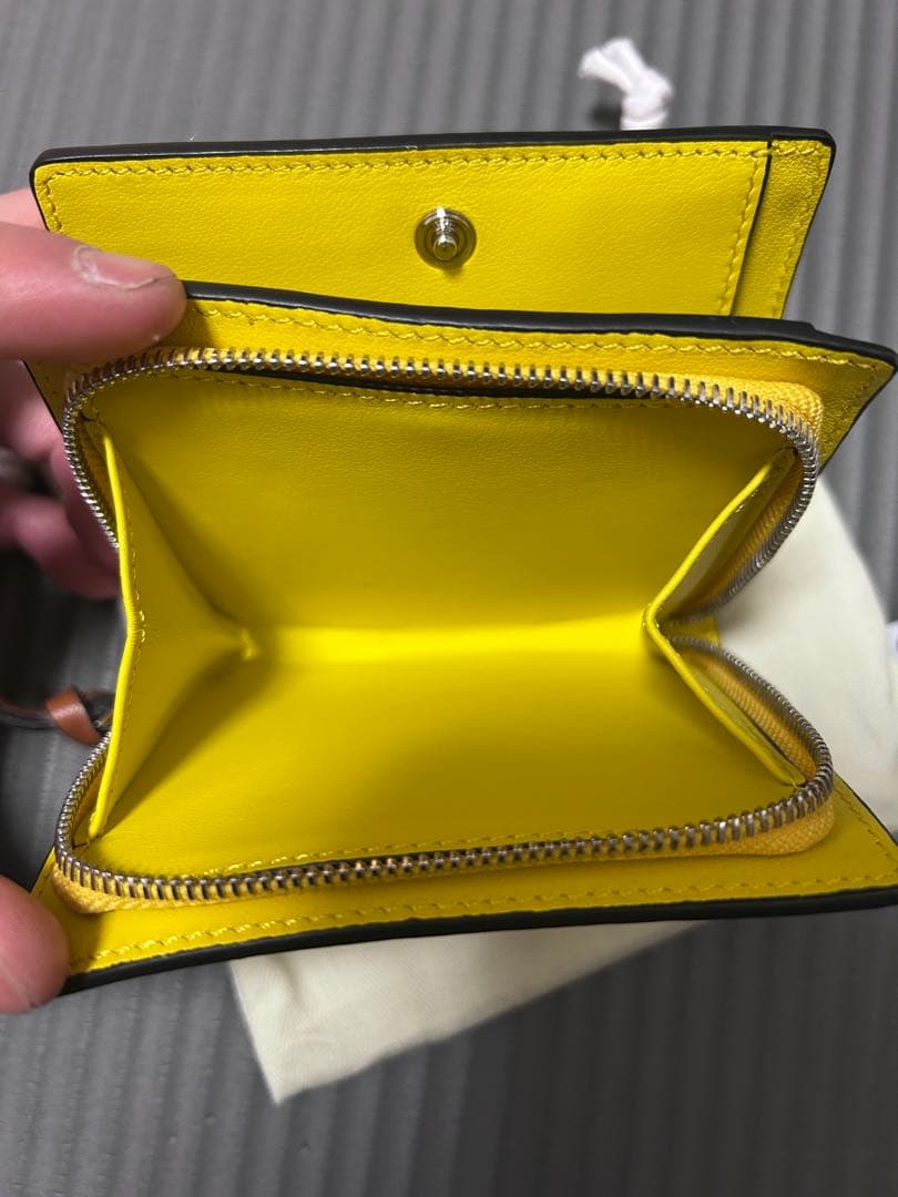 未使用品 LOEWE 二つ折り財布 ジブリ トトロ ロエベ イエロー