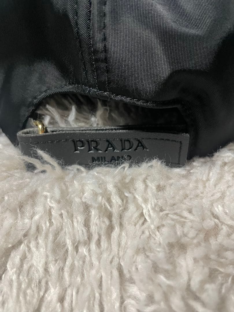 PRADA ブラック ナイロン キャップ