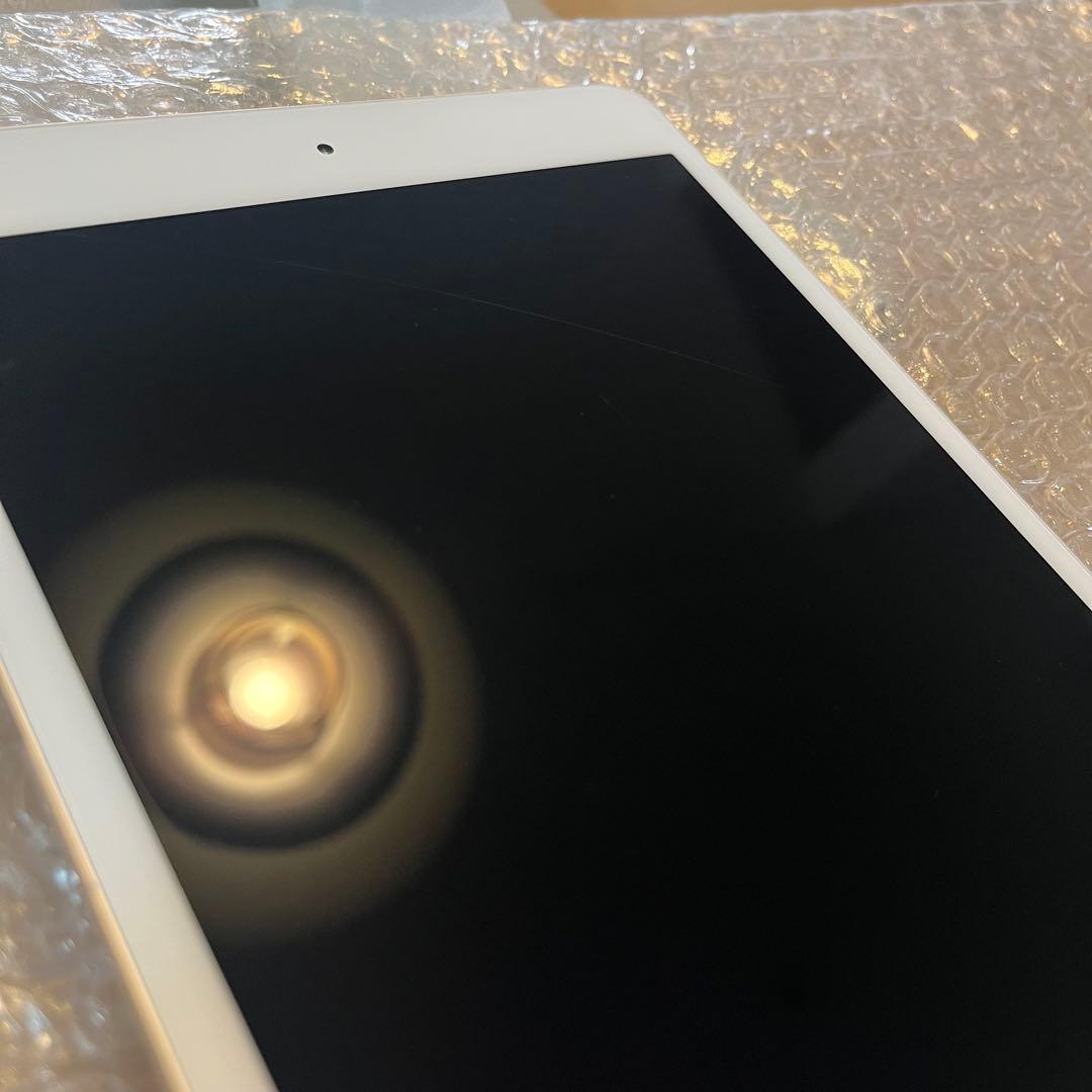 iPad mini 7.9インチ 第4世代[128GB] Wi-Fi シルバー