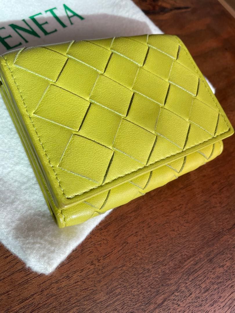 BOTTEGA VENETA イントレチャート三つ折りウォレットライムグリーン