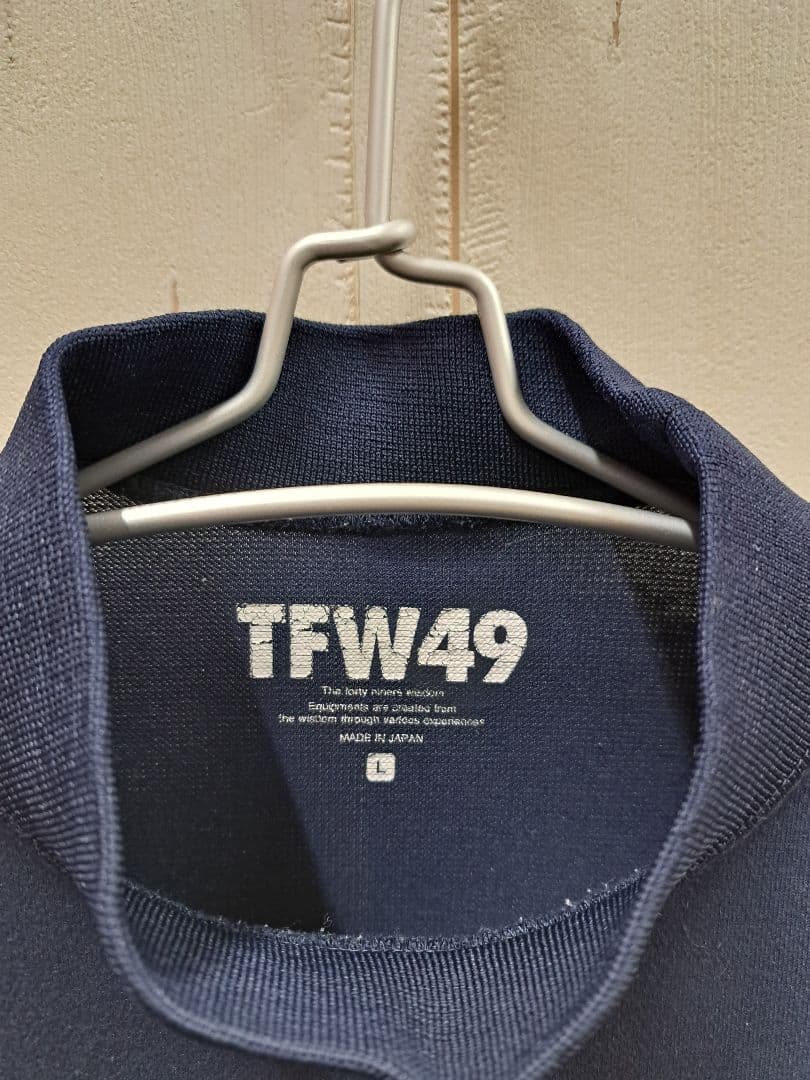 TFW49 ティーエフダブリュー　モックネックTシャツ