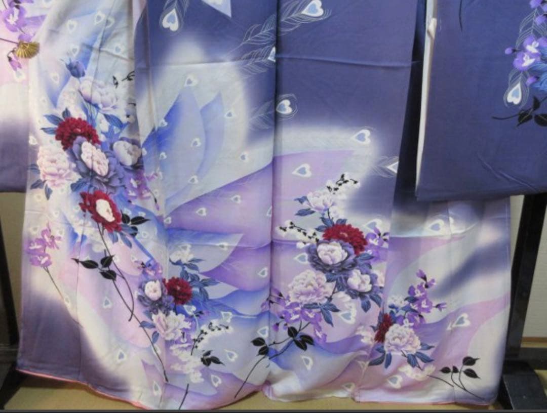 振袖　成人式 仮絵羽未仕立て　 未着用 紫系孔雀牡丹紋様美品
