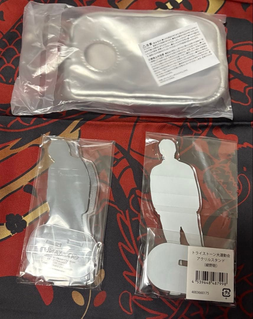 お*ゆ様 綾野剛さんアクリルスタンドとポーチセット新品