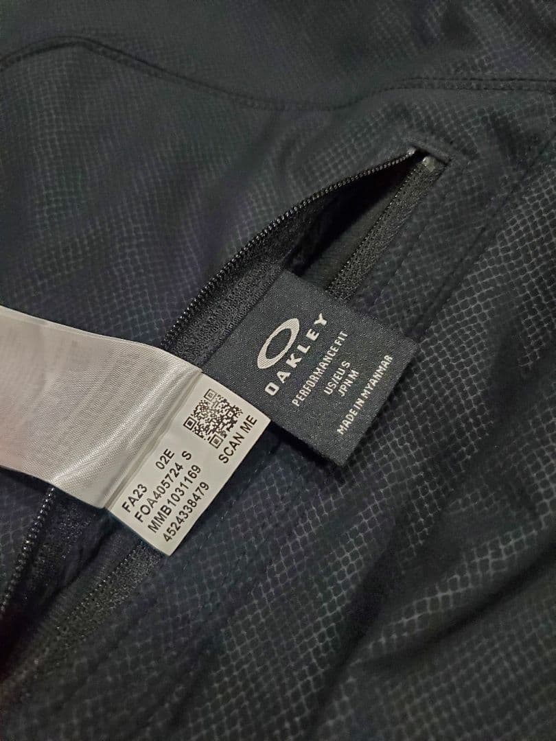 完売品 オークリー REVERSIBLE WIND JACKET